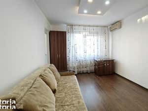 Teiul Doamnei- Apartament 3 camere de Inchiriat — miniatura 3