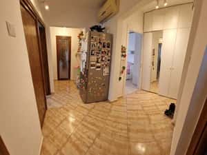 Vand apartament 3 camere