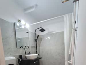 inchiriez 2 camere, centrala — miniatura 3