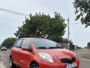 Toyota Yaris Automata, 1.3 benzina ,stare impecabila mecanic si estetic ! — miniatura 7