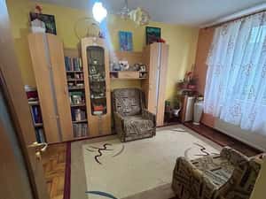 De vanzare apartament cu 2 camere, decomandat,  balcon, zona Smirodava
