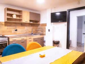 Apartament 4 camere, 130 mp, parter + demisol locuibil, garaj, lângă Complex Studențesc — miniatura 9