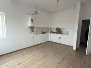 2 camere etaj intermediar la cateva minute de hotel IQ — miniatura 4