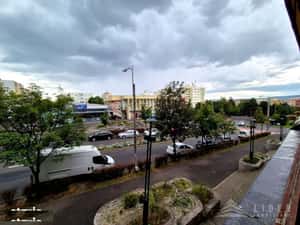 Apartament cu  3 camere  decomandat zona Piata Zorilor  etaj 1
