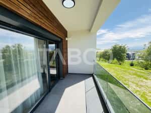 Garsoniera 38 mp cu terasa - incalzire in pardosea si aer conditionat — miniatura 9