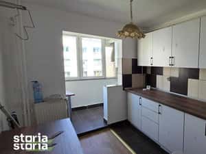 particular inchiriez apartament 3 camere zona Margeanului
