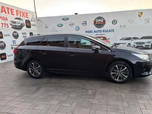 Toyota Avensis Hatchback 2015 280.000 km 9.000 EUR — miniatura 5