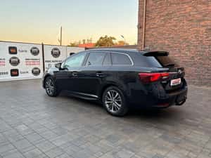 Toyota Avensis Hatchback 2015 280.000 km 9.000 EUR — miniatura 6
