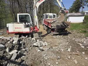 Inchiriez miniexcavator — miniatura 3