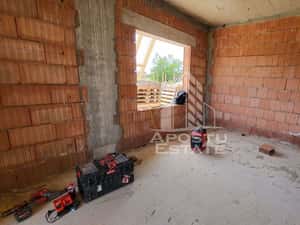 Jumatate de duplex la cheie,4 camere,constructie 2024 Mosnita Noua — miniatura 3