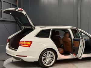 Skoda Superb 2022, 65000 km, automat, Benzină — miniatura 2