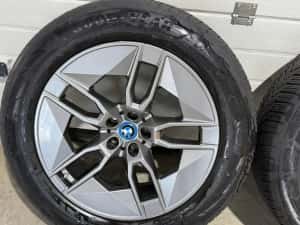 jante bmw ix 20 inch originale, senzori originali , anvelope iarna goodyear — miniatura 5