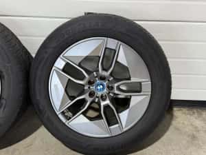 jante bmw ix 20 inch originale, senzori originali , anvelope iarna goodyear — miniatura 10
