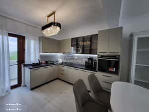 Apartament 3 cam 2 bai 2 balcoane in vila