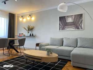 Apartament 2 camere, Centru, cu balcon și lift — miniatura 4