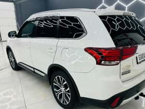 Mitsubishi Outlander 7 Locuri - Diesel - 150 CP - 4x4 — miniatura 4