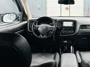 Mitsubishi Outlander 7 Locuri - Diesel - 150 CP - 4x4 — miniatura 6