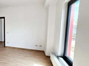 Complex imobiliar:cladire birouri, 2 hale industriale noi si 3424 mp teren, Piatra Neamt — miniatura 3