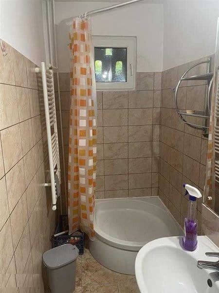 Inchiriez apartament 3 camere Malu Rosu — fotografie 1 din 6