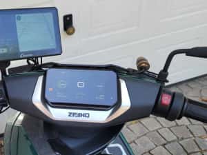 Zeeho AE8S+ 2024 | Inmatriculat Numar Verde | 8.000 km | Factura + Garantie + ITP + RCA | 9" CarPlay + Cam Fata/Spate + Topbox + Tucano
