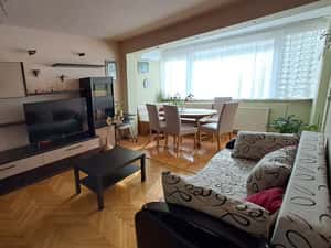 Apartament 3,5 camere, centrul nou, mobilat și utilat, parcare — miniatura 3