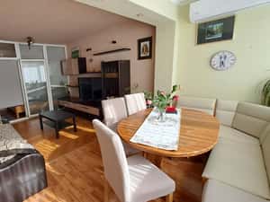 Apartament 3,5 camere, centrul nou, mobilat și utilat, parcare — miniatura 4