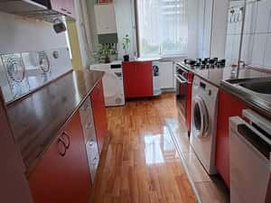 Apartament 3,5 camere, centrul nou, mobilat și utilat, parcare — miniatura 5