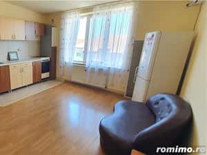 Vand apartament 2 dormitoare și living cu bucatarie