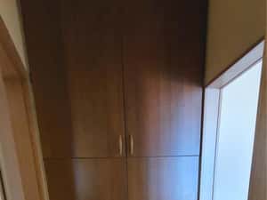 Vand apartament 2 dormitoare și living cu bucatarie — miniatura 3