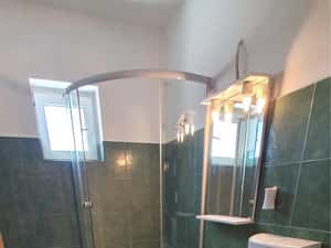 Vand apartament 2 dormitoare și living cu bucatarie — miniatura 8