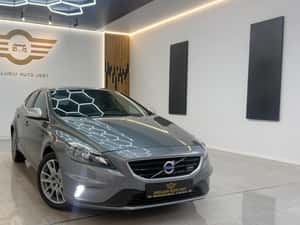 ** Volvo V40 R-Design **