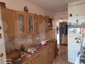 Apartament cu 2 camere decomandate.