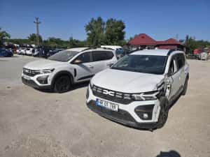 Dacia Jogger Extreme 2 bucati 7 locuri 2023 1.0 gpl 7 locuri 2024  1.6 hibrid avariat — miniatura 2