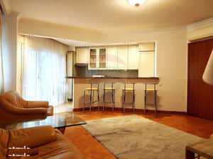 Apartament cu garaj de închiriat în cartierul Primăverii — miniatura 2