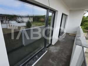 Casa de vanzare 380mp teren liber 4 camere 2 parcari Selimbar — miniatura 6