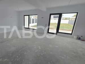 Casa de vanzare 380mp teren liber 4 camere 2 parcari Selimbar — miniatura 9