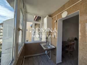 Vânzare apartament central, 3 camere+boxă, situat în Târgu Jiu, strada Cerna — miniatura 4