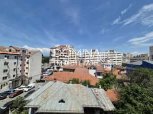 Vânzare apartament central, 3 camere+boxă, situat în Târgu Jiu, strada Cerna — miniatura 7