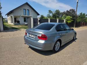 BMW SERIA 3 E90 320d — miniatura 4