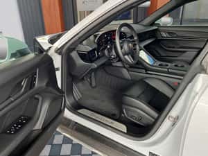 Porsche Taycan Break / Estate 571 cp 3.000 km 80.592 EUR — miniatura 4