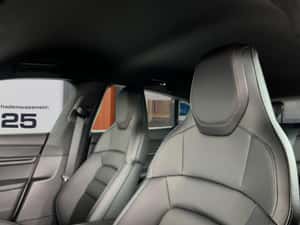 Porsche Taycan Break / Estate 571 cp 3.000 km 80.592 EUR — miniatura 6