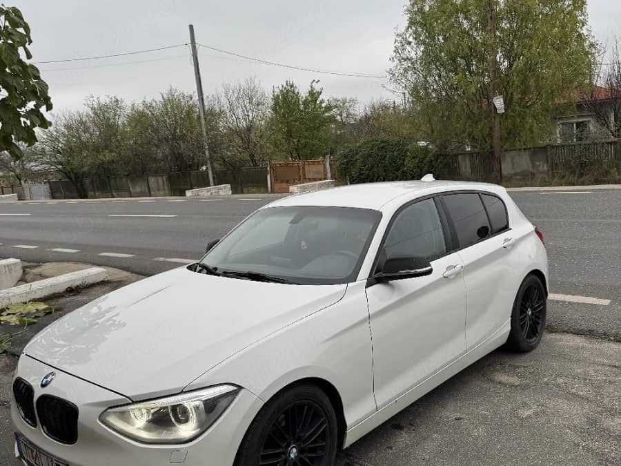 Vand Bmw Seria 1 118 2011 Benzina 1598 cmc Neavariata — fotografie 1 din 5