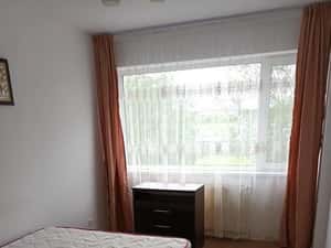 Inchiriez apartament 2 camere decomandat — miniatura 3