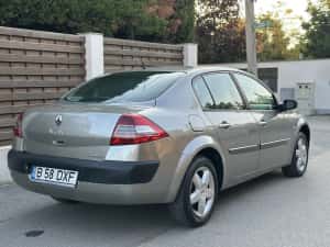 Renault Megane 2 sedane  1.6 16Valve 105cp Privilege Full/Climatronic/Pilot Automat/Jante Aliaj/Impecabil Tehnic + Estetic — miniatura 4