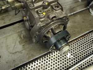 Pompă injecție Nissan Y61 d 3.0 d — miniatura 2