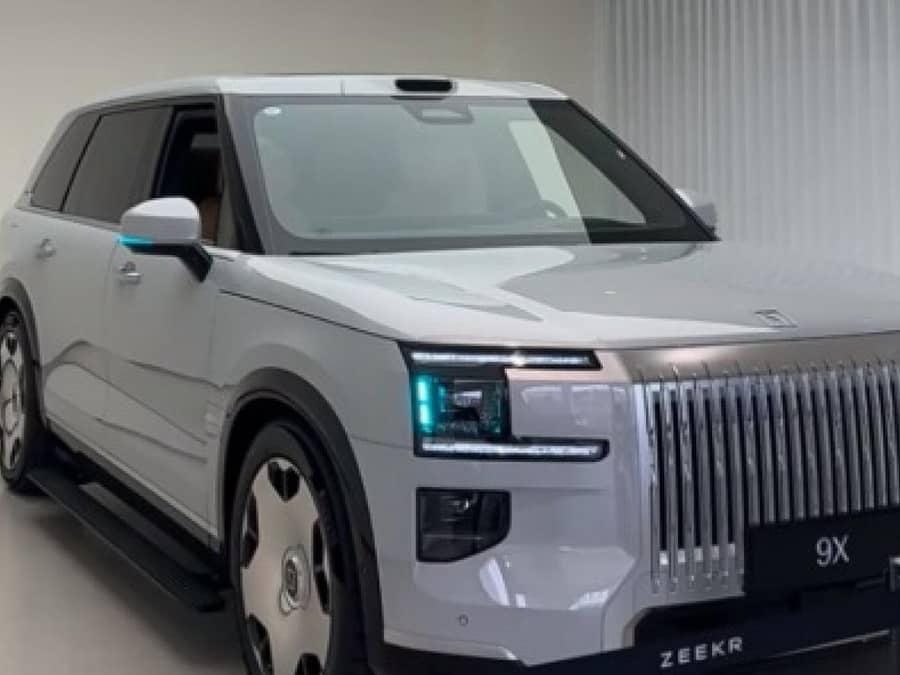 Zeekr 9X Automată 897 HP Hibrid (B/E) — fotografie 1 din 7