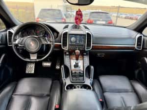 • Porsche Cayenne 3.0 Diesel 245 cp / Extra full / Packet GTS • Parc Auto • RATE • Garanție • — miniatura 9