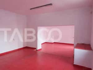 Spatiu comercial 42mp de vanzare renovat zona Orasul de Jos Sibiu — miniatura 2