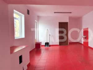 Spatiu comercial 42mp de vanzare renovat zona Orasul de Jos Sibiu — miniatura 3