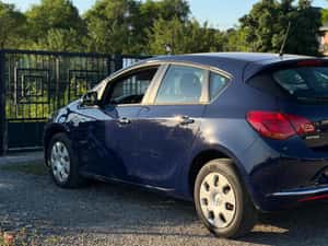 Opel Astra Manuală 110 HP Diesel — miniatura 3